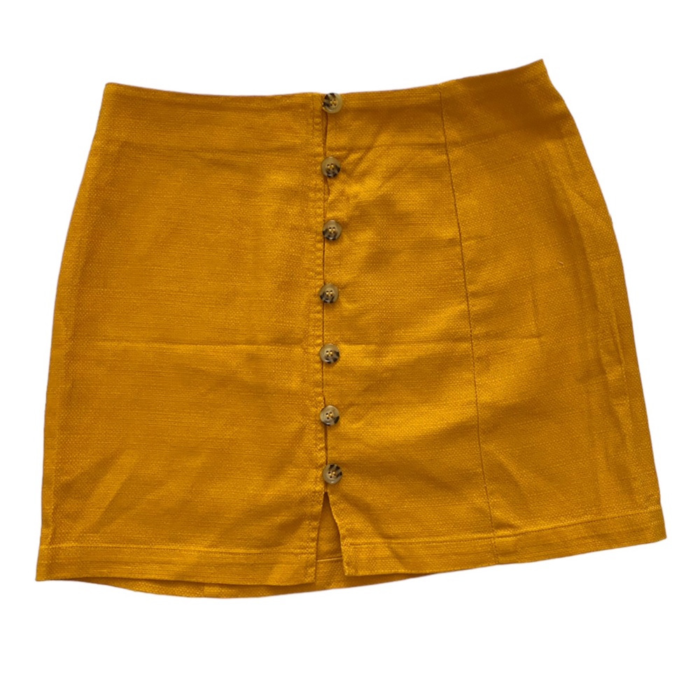 Forever 21. Mini skirt yellow mustard color. M107